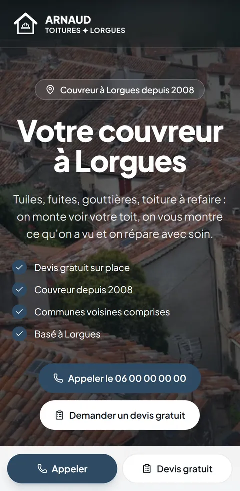 Site d'exemple de Toitures Arnaud, couvreur fictif à Lorgues, vu sur téléphone